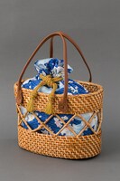 三日月宗近モデルのかごバッグ。