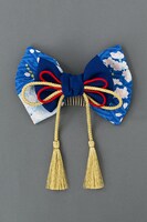 三日月宗近モデルの髪飾り。