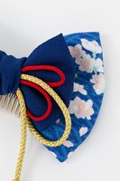 三日月宗近モデルの髪飾り。