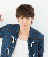 葦木場拓斗役の宮野真守。