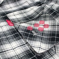 「ハイスコアガール」とMHzのアパレルライン・G1000とのコラボによる「アーケードスティックシャツ（ブラック）」。