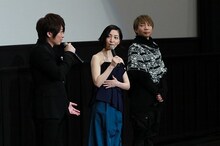 左から小野大輔、坂本真綾、諏訪部順一。