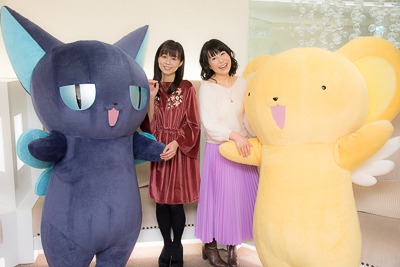 「劇場版 カードキャプターさくら」リバイバル上映の初日舞台挨拶の様子。左からスッピー、岩男潤子、丹下桜、ケロちゃん。