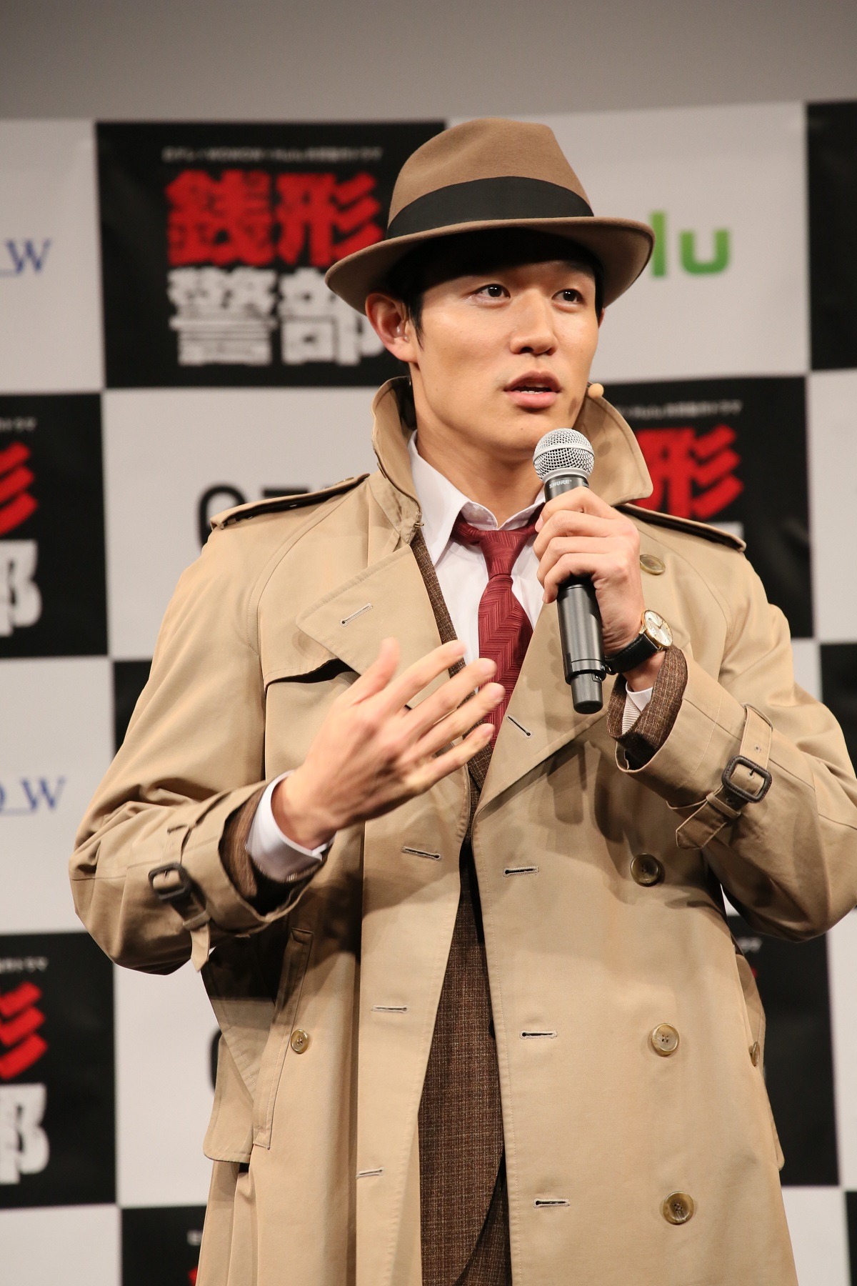 鈴木亮平