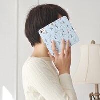 「￼BOOK iPhoneケース」の使用イメージ。