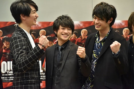 左から伊万里有、原嶋元久、佐伯大地。