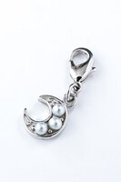 MooNsモデルのブレスウォッチに付属しているチャーム。