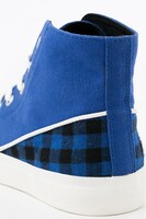 MooNsモデルのハイカットスニーカー。