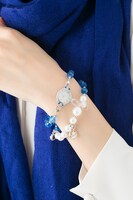 MooNsモデルのブレスウォッチの使用イメージ。