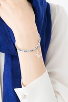 野目龍広モデルのブレスレットの使用イメージ。