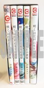 描き下ろし全巻収納BOXに1～5巻を収納したところ。