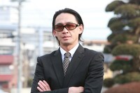 テイ龍進演じる高島亮一。