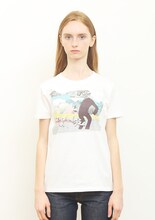 西村ツチカTシャツの着用イメージ。