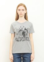 西村ツチカTシャツの着用イメージ。