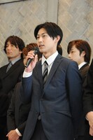 「Rougeチーム」でルイーズを演じる久保優二。