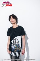 ザ・ハンドTシャツの着用イメージ。