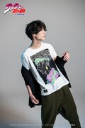 岸辺露伴Tシャツの着用イメージ。