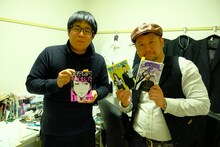 左から荒木光、ケンドーコバヤシ。