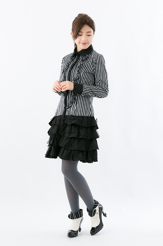 「黒執事 Book of Circus」セバスチャン・ミカエリスモデルのショートブーツの着用例。