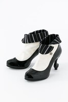 「黒執事 Book of Circus」セバスチャン・ミカエリスモデルのショートブーツ。