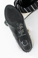 「黒執事 Book of Circus」セバスチャン・ミカエリスモデルのショートブーツ。