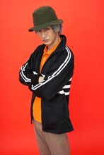 萩野崇演じる籠信吾。