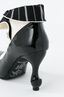 「黒執事 Book of Circus」セバスチャン・ミカエリスモデルのショートブーツ。