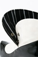 「黒執事 Book of Circus」セバスチャン・ミカエリスモデルのショートブーツ。