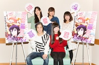 キャストの集合写真。左上から時計回りに原由実、沼倉愛美、長野佑紀、青山吉能、小野賢章。