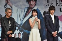 左から三池崇史、戸田恵梨香、福士蒼汰。