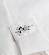 「薔薇の紋章シャツ」のタグ。