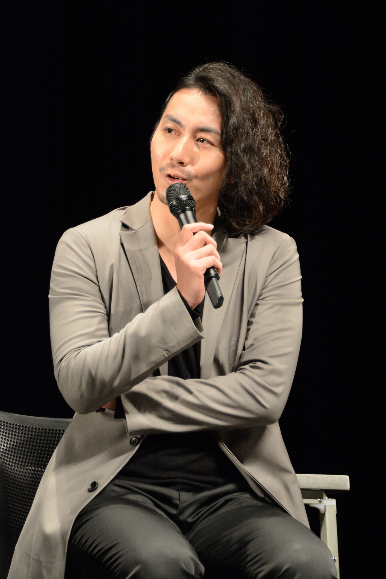 郷本直也