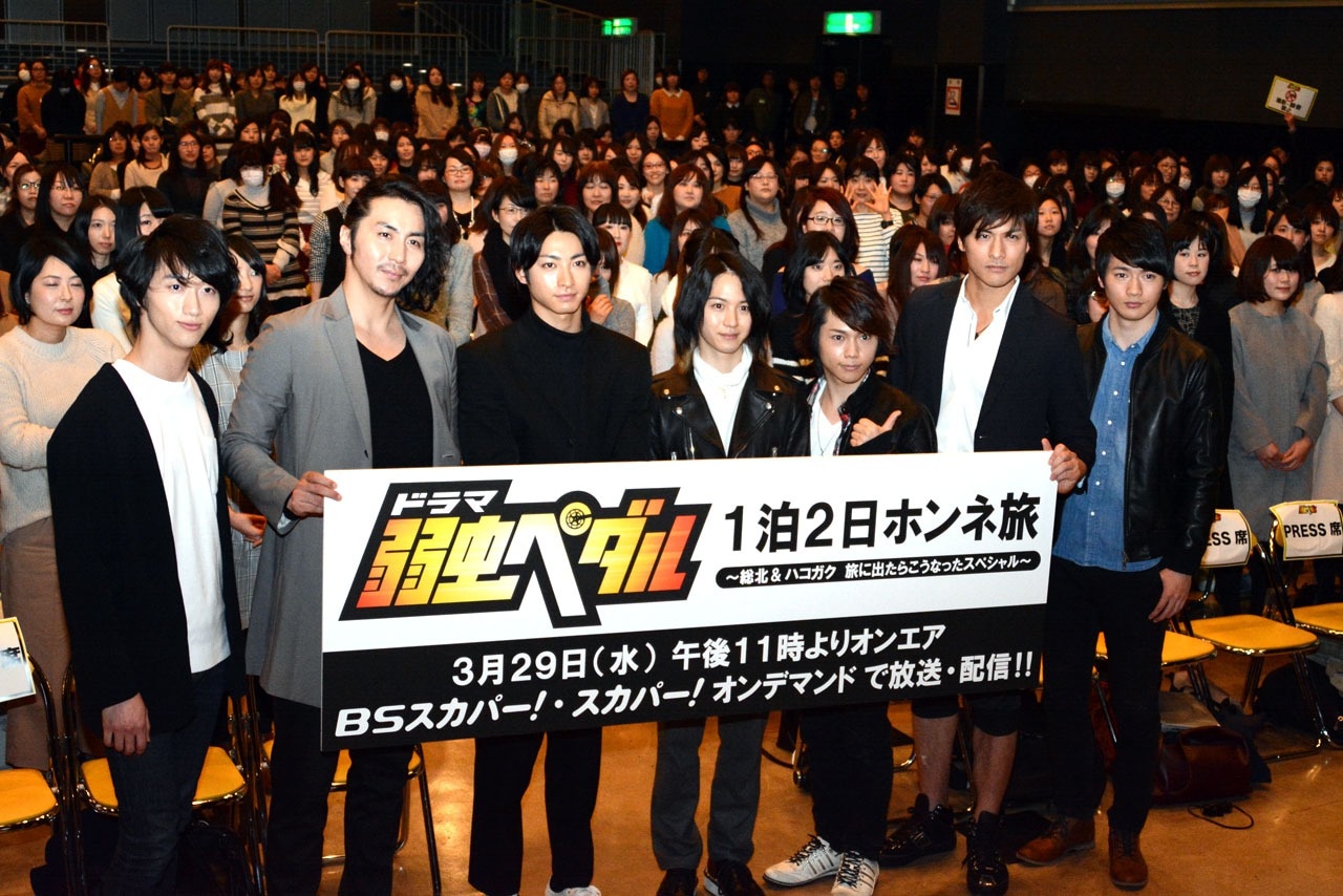ドラマ「弱虫ペダル」Blu-ray / DVD発売記念イベントの様子。左から杉元照文役の平井浩基、金城真護役の郷本直也、今泉俊輔役の木村達成、小野田坂道役の小越勇輝、鳴子章吉役の深澤大河、福富寿一役の滝川英治、泉田塔一郎役の青木空夢。
