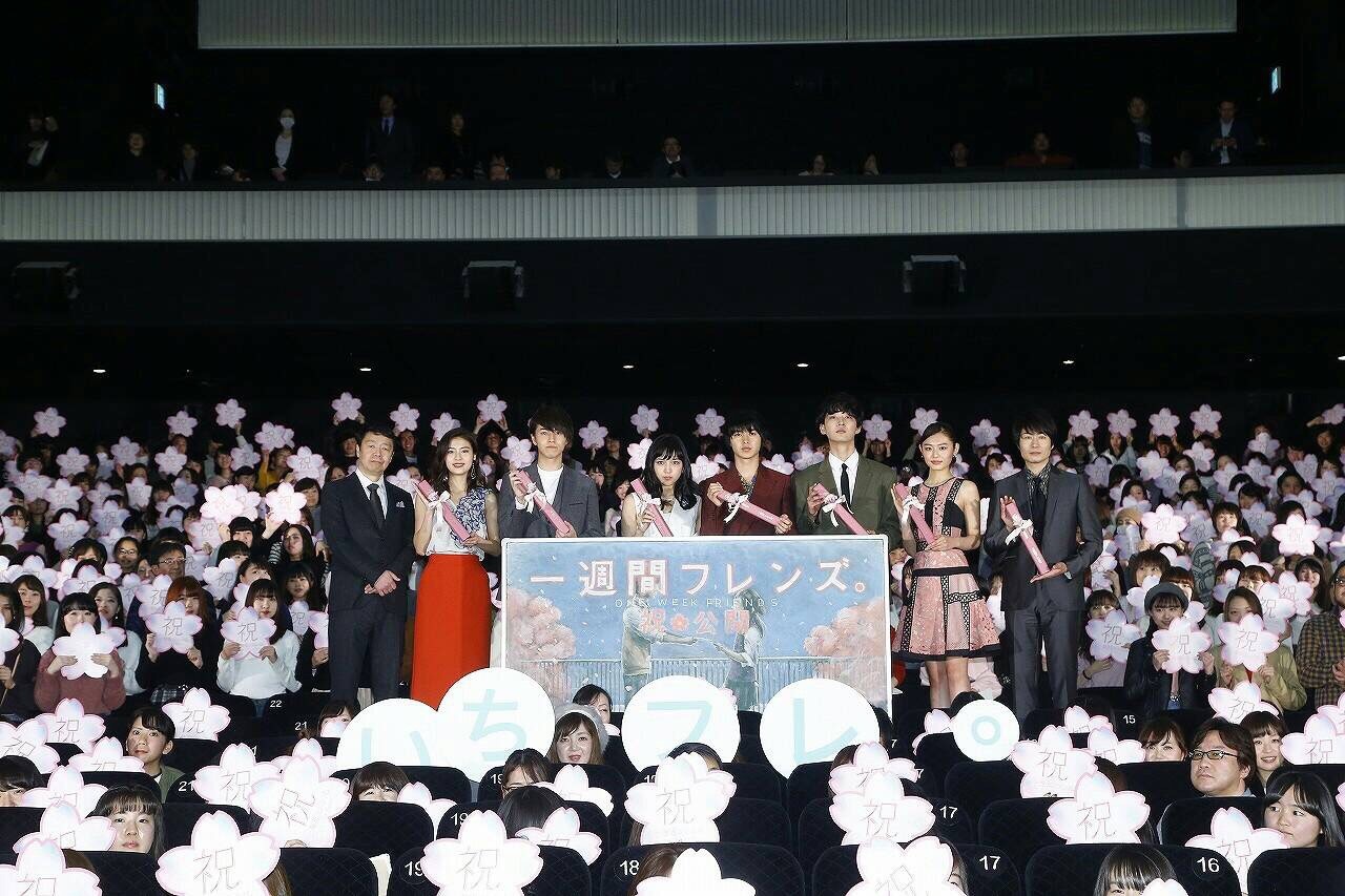 舞台挨拶の様子。