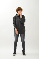 「ワンスタースタンドカラーパーカー」」の着用イメージ。