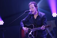 battaのホシノタツによるパフォーマンス。