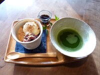 「長谷津焼onアイス お抹茶添え」（Tea&Space 基幸庵）