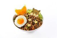 「『ワクワクしなきゃもったいない！』ピチットの潜り込むハムスターガパオライス」