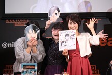 結婚を発表した村井美樹（左）に、菊池直恵、ほあしかのこ、霧丘晶からサプライズで色紙が贈られた。