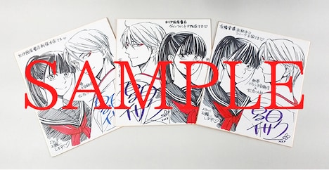 複製原画展実施店舗にて展示される直筆サイン色紙。