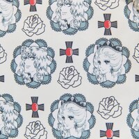 「ベルサイユのばらぴあ」に付録として付くサテンポーチ。(c)池田理代子プロダクション