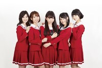 アニメ「レーカン！」キャスト。左から江角京子役のM・A・O、上原佳菜役の飯田里穂、天海響役の木戸衣吹、井上成美役の伊藤美来、小川真琴役の山崎エリイ。