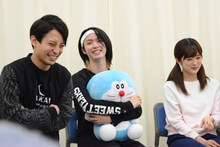 左から陳内将、小越勇輝、樋口日奈。