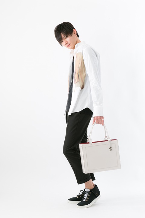 「遊☆戯☆王デュエルモンスターズ」コラボバッグ 海馬瀬人モデル着用イメージ