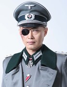 山崎雅志演じるヘルマン・ヴォルフ。