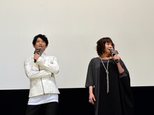 左から津田健次郎、竹内順子。