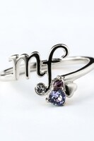 コラボリングの逢坂壮五モデル。