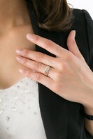 百モデルと千モデルの着用イメージ。