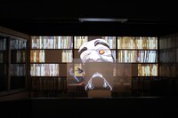 水木しげるの書斎の一室を再現した空間。作業中の水木のもとに、妖怪やキャラクターたちが映像で現れる演出も飛び出す。