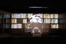 水木しげるの書斎の一室を再現した空間。作業中の水木のもとに、妖怪やキャラクターたちが映像で現れる演出も飛び出す。